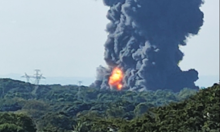 Explota ducto de Pemex en Ixhuatlán del Sureste; reportan heridos