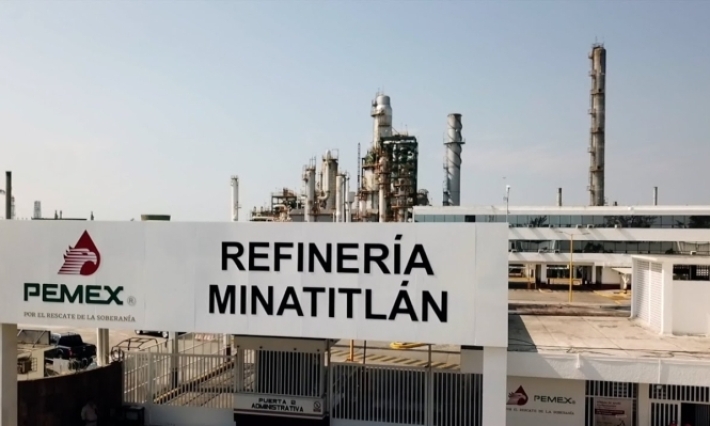 Aumentan a tres los muertos por incendio en la refinería de Pemex en Minatitlán