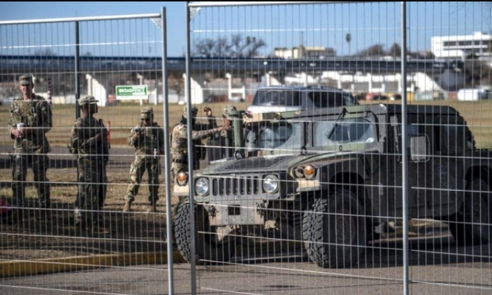 Texas anuncia construcción de base militar fronteriza para contener cruce migratorio irregular
