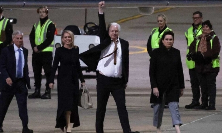 Julian Assange regresa a Australia tras acuerdo judicial con Estados Unidos