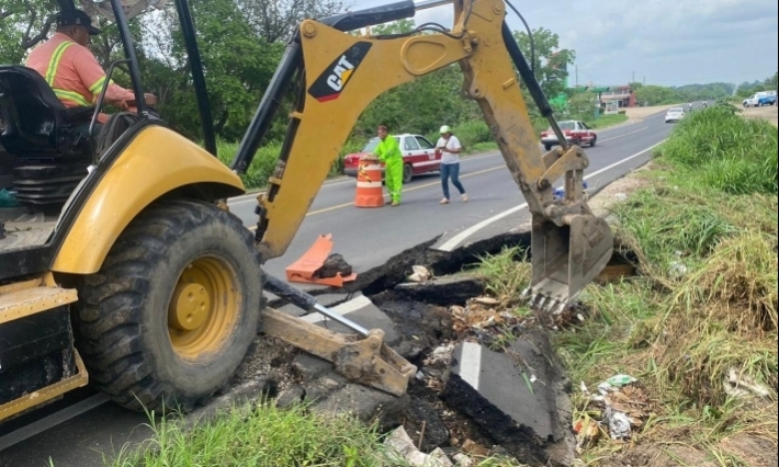 Atiende la SICT deslave en la carretera Transístmica