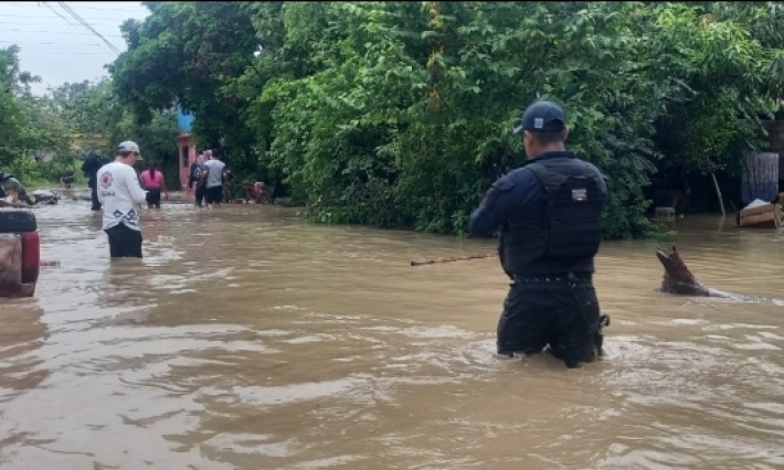 Desbordamiento del Río Cazones provoca inundaciones y daños en Poza Rica