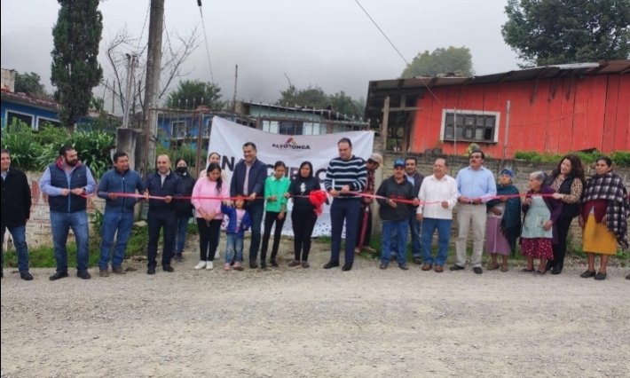 Alcalde de Altotonga inaugura rehabilitación de camino rural en Tepiolulco