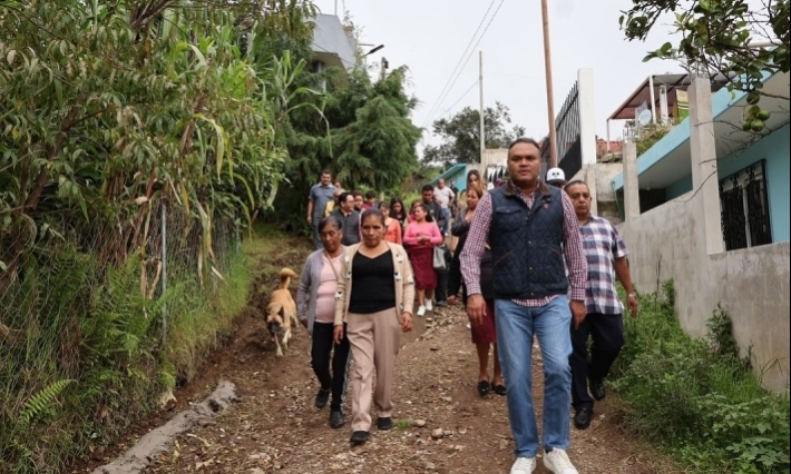 Nacho Morales supervisa obras de electrificación rural en Altotonga