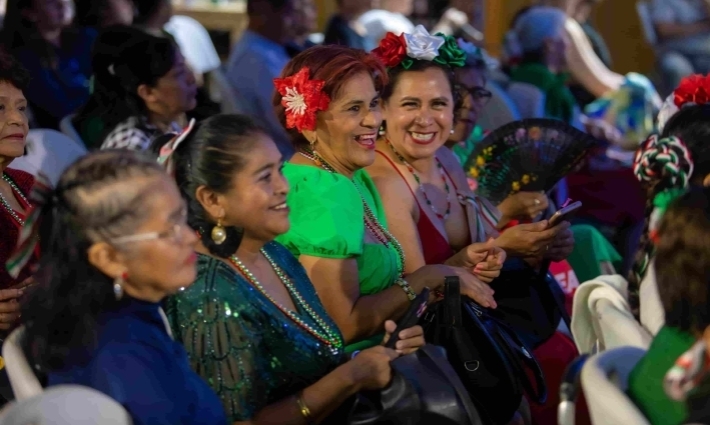 Celebran “Noche Mexicana” en el Barrio Mágico de Xallitic