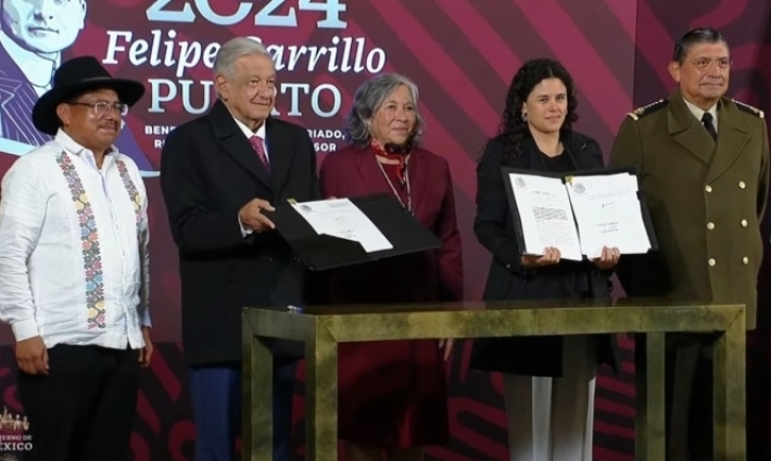 AMLO firma reformas constitucionales de la Guardia Nacional y pueblos indígenas