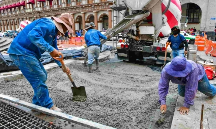 Inicia pavimentación en la calle Revolución