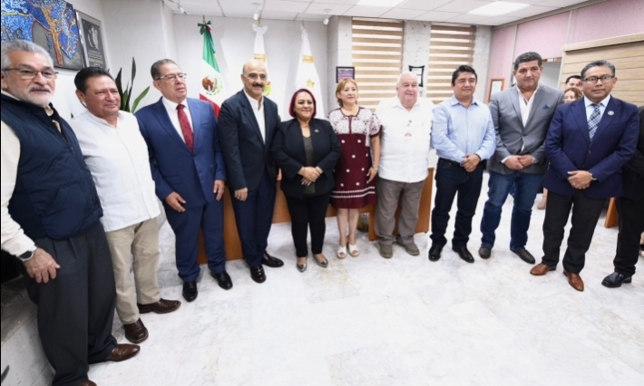 Entrega Ricardo Ahued proyectos de la Ley de Ingresos y Presupuesto de Egresos 2025 