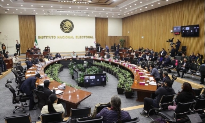 Confirman orden al INE para detener elección judicial