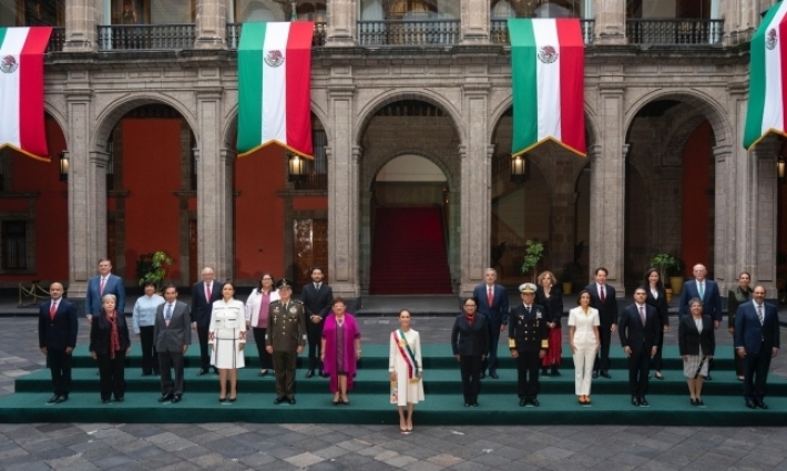 Claudia Sheinbaum ratifica a su gabinete y anuncia reestructuración para 2025