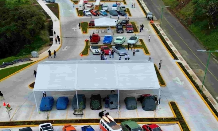 Inaugura Alberto Islas la 14ª Exposición de Autos Antiguos de Xalapa 2024