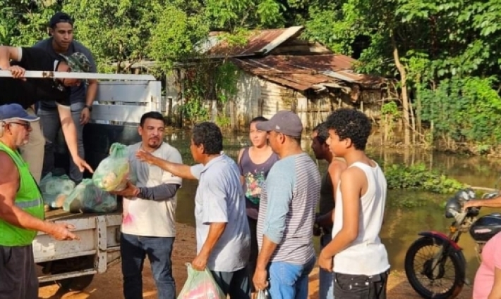 Damnificados por lluvias torrenciales en Los Tuxtlas no están solos, Gómez Cazarín los respalda 