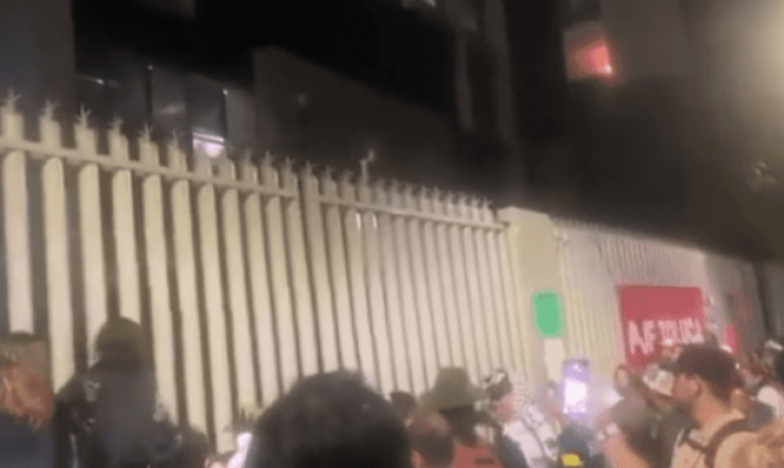 Trabajadores del PJF bloquean accesos del edificio de la CJF en protesta