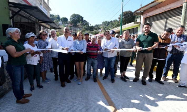 Entrega Ricardo Ahued obras de pavimentación en colonias de la periferia 