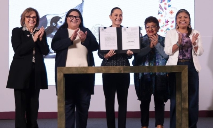 Firma Claudia Sheinbaum decreto de igualdad sustantiva