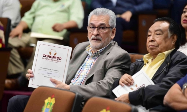 Recibe Alberto Islas Ley de Ingresos 2025