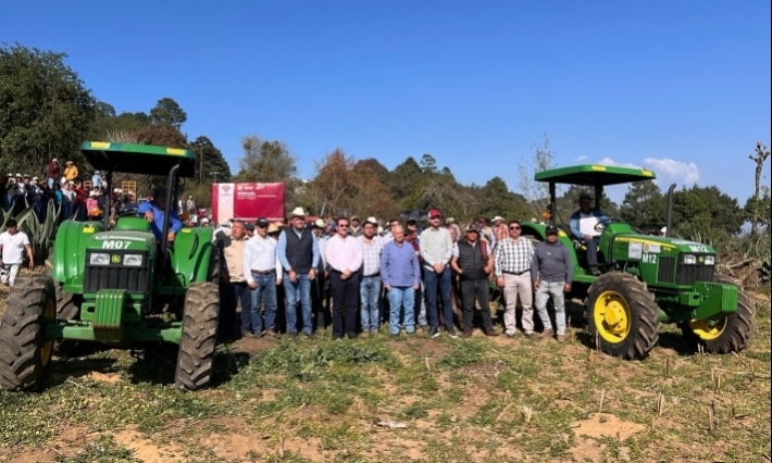 Entregan maquinaria agrícola en Altotonga para fortalecer el cultivo de maíz  